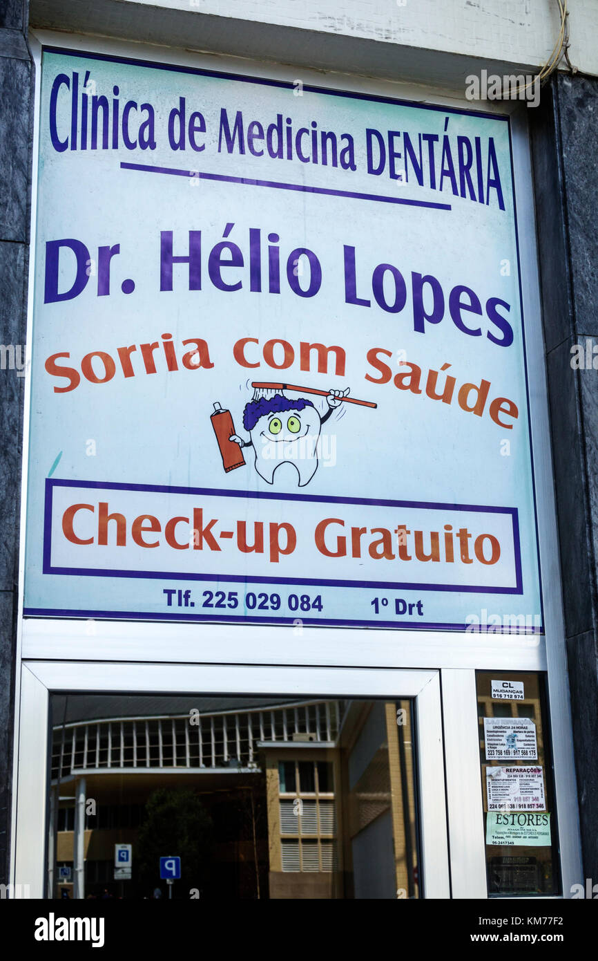 Porto Portogallo,Boavista,Largo de Ferreira Lapa,dentista,clinica dentale,segno,portoghese,lingua,esame gratuito,ingresso,ispanico,immigranti immigrati,portoghese Foto Stock