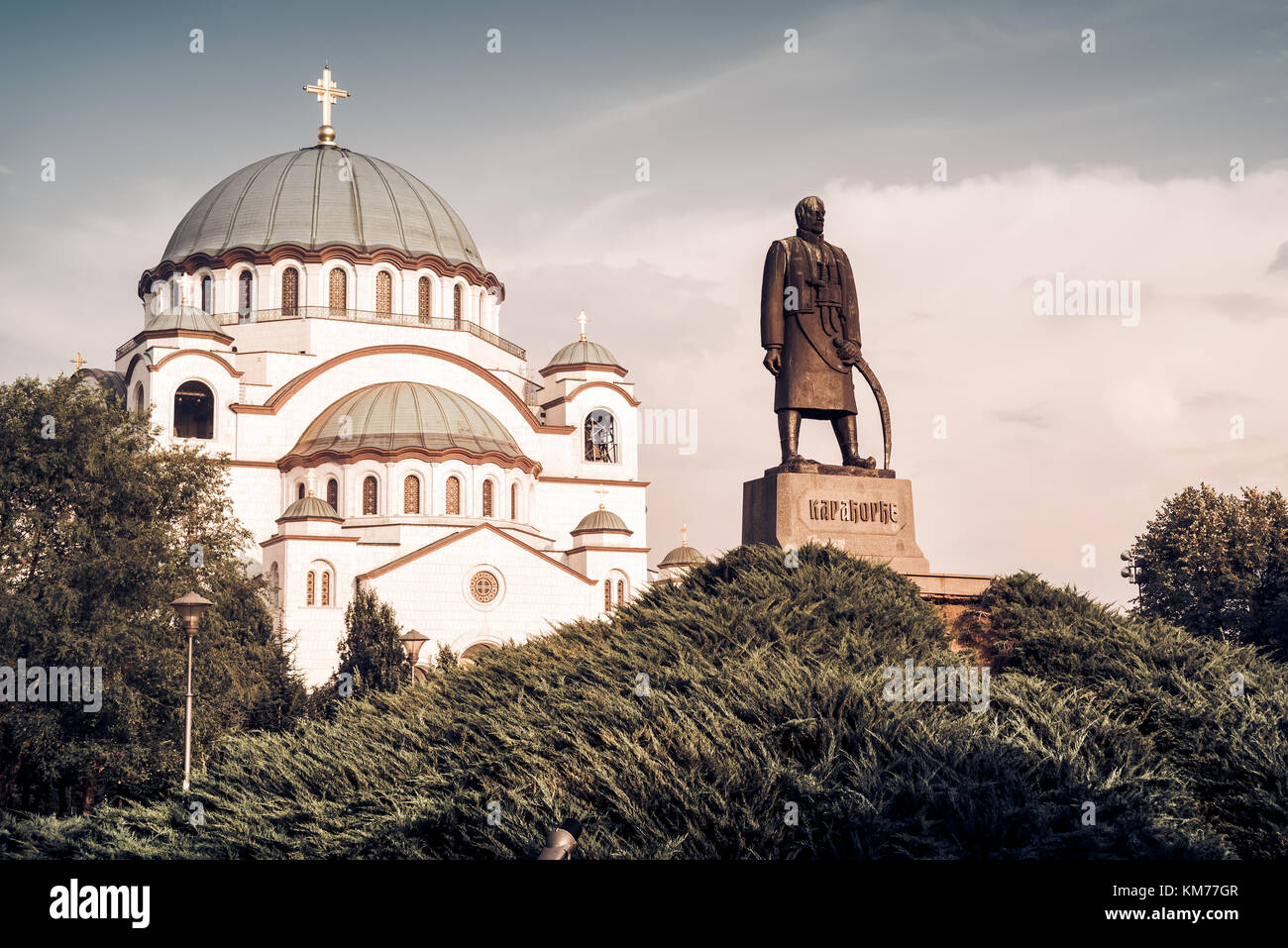 San Sava cattedrale e un monumento di karageorge petrovic. Belgrado, Serbia. Foto Stock