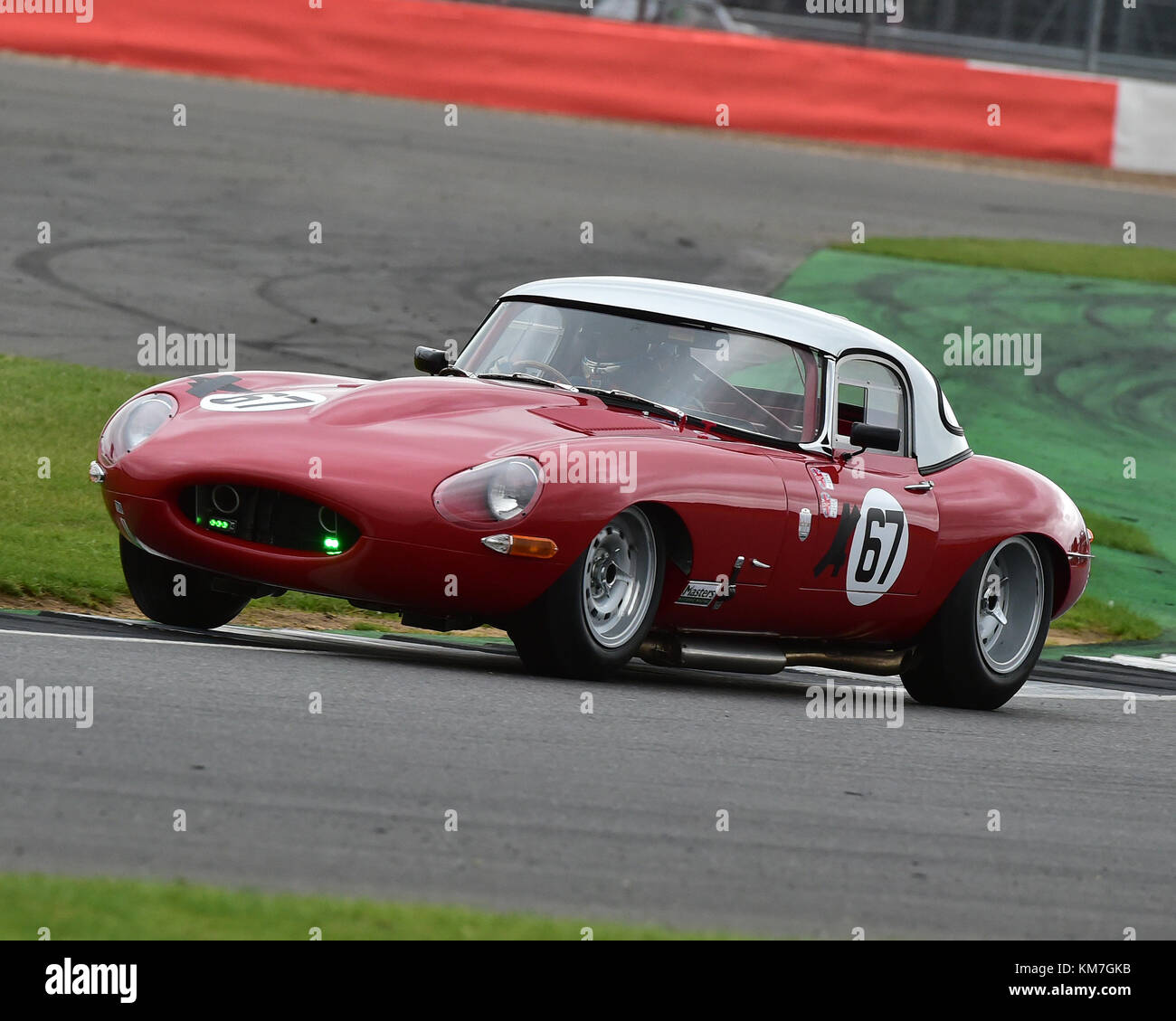 Martin O'Connell, Andrew Kirkaldy, Jaguar E-Type, Jaguar Classic Challenge, Silverstone Classic, luglio 2017, Silverstone, 60's automobili, Chris McEvoy, circ Foto Stock