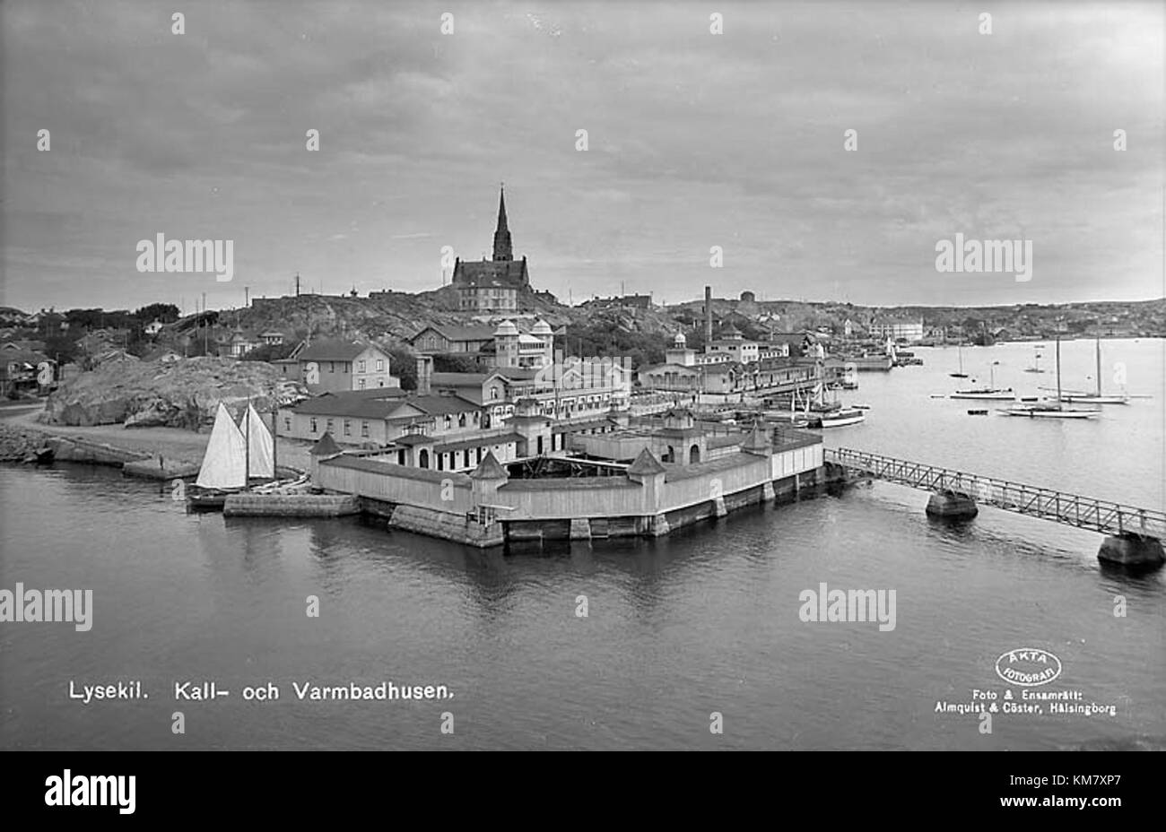 Lysekil è una città costiera della Svezia, conosciuta per i suoi splendidi paesaggi e la ricca storia marittima. L'area ha un forte patrimonio culturale e storico, in particolare legato al mare e al suo ruolo nell'industria e nei trasporti svedesi. Foto Stock