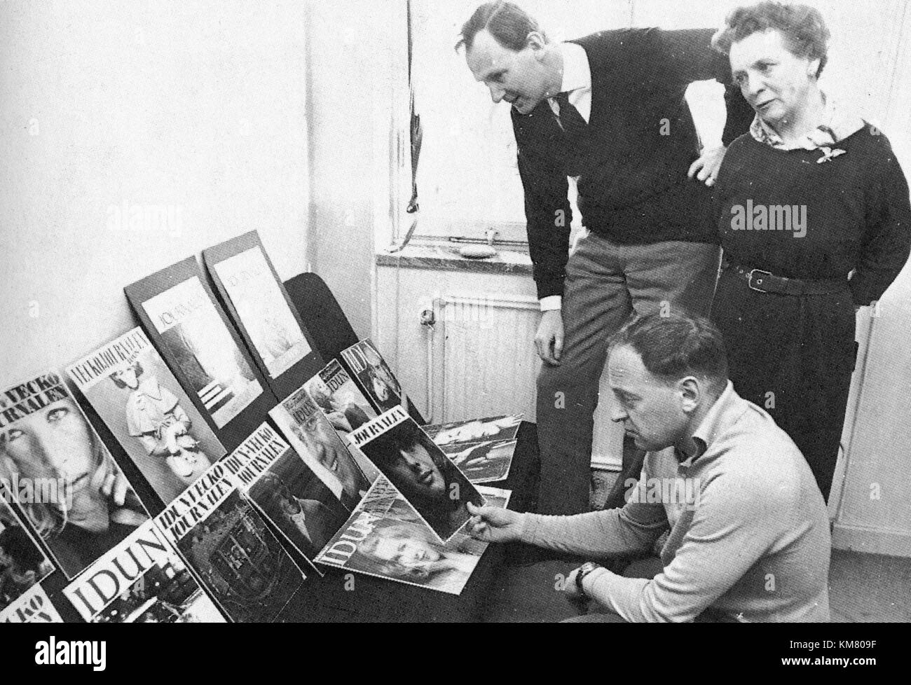 Un riferimento di pubblicazione a Idun Veckojournalen, un settimanale svedese noto per la sua copertura culturale durante la fine del XIX secolo e l'inizio del XX secolo. Foto Stock