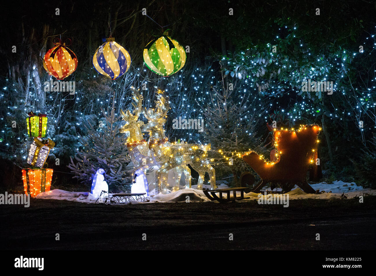 Le luci di Natale su una casa in Birmingham. Foto Stock