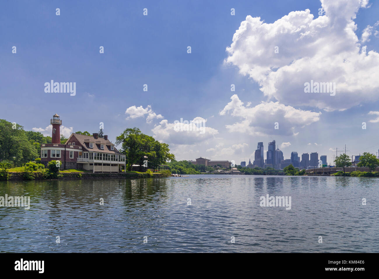 Il Boathouse Row & Skyline di Philadelphia, Philadelphia, PA, Stati Uniti d'America Foto Stock