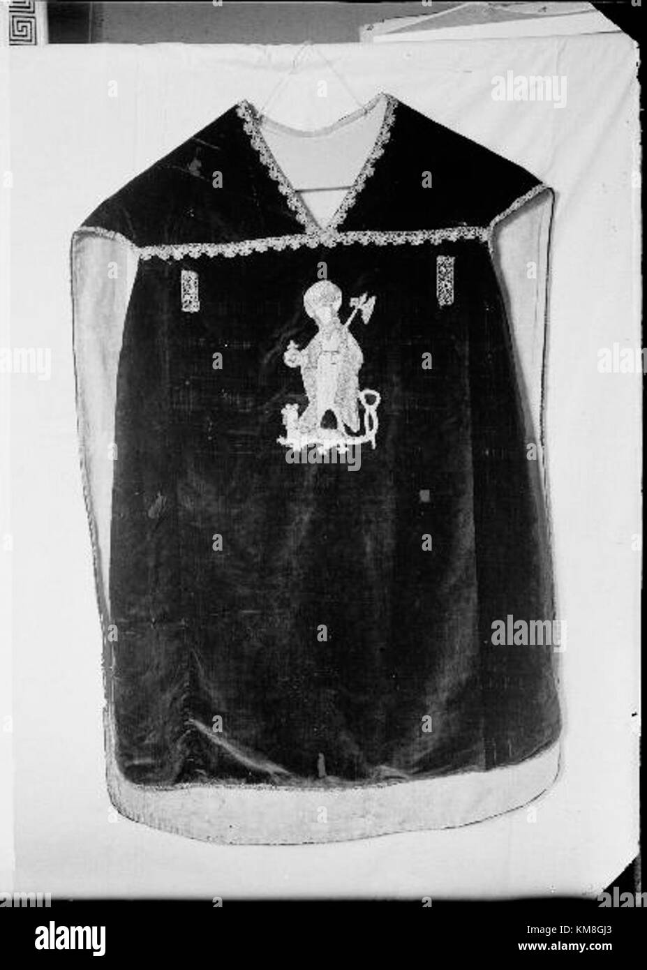 La chiesa di Hagby, situata in Svezia, è un esempio di architettura tradizionale scandinava. Il suo design riflette il significato storico e culturale degli edifici religiosi nelle comunità svedesi. Foto Stock