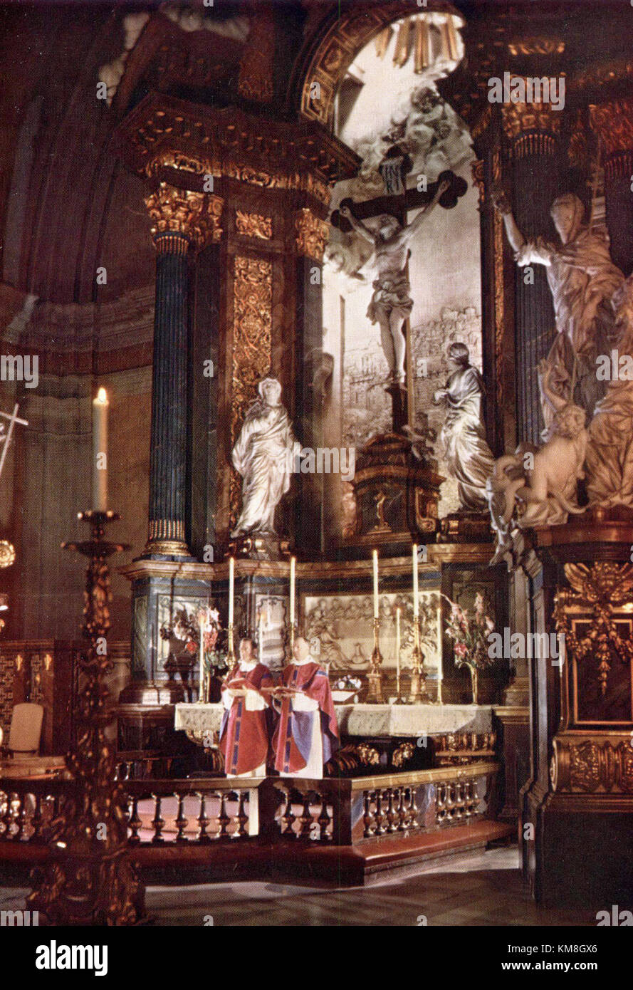 Gustav Vasa Kyrka, situato in Svezia, è noto per il suo significato storico e architettonico. La chiesa presenta l'altare di Precht, un importante elemento artistico nell'arte ecclesiastica svedese. Foto Stock