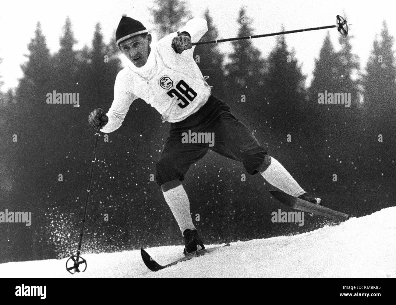 Sixten Jernberg, un importante sciatore svedese, ha vinto il campionato SM nel 1961, segnando un significativo risultato nella sua carriera sciistica. Il suo successo nello sci di fondo ha contribuito al suo status di figura nazionale in Svezia. Foto Stock