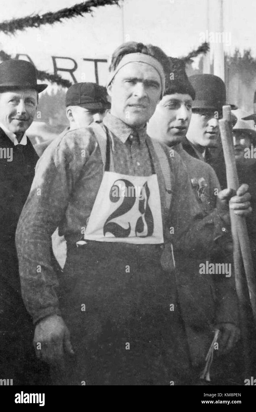 John Lindgren è uno sciatore professionista noto per i suoi risultati competitivi nello sci alpino. La sua carriera atletica include prestazioni notevoli in eventi internazionali, contribuendo allo sviluppo dello sport. Foto Stock