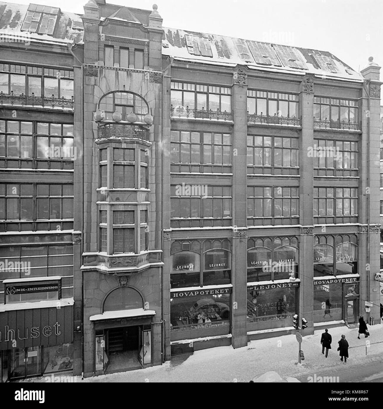 Sidenhuset Apoteket Lejonet, situato in Svezia, è un edificio storico della farmacia. Costruito nel 1967, ha un significato per il suo stile architettonico e il suo ruolo nella storia dei servizi farmaceutici nella regione. Foto Stock