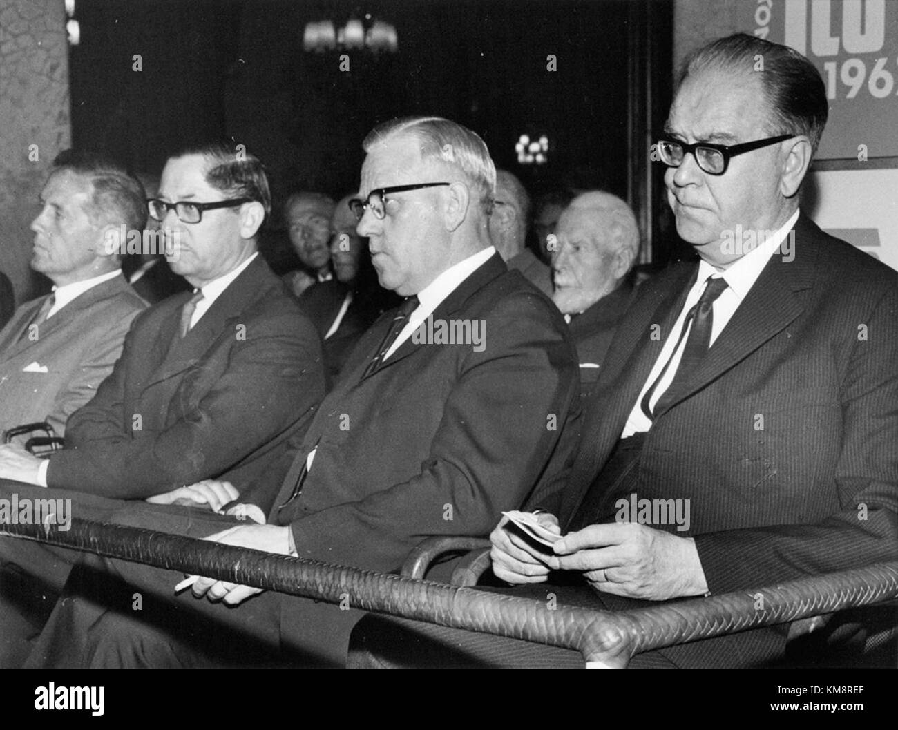 Lennart Geijer, Arne Geijer e Tage Erlander sono ritratti al Congresso TCO, un evento significativo nella storia del lavoro svedese. Il congresso è stato un importante raduno di leader sindacali in Svezia, che ha affrontato i diritti dei lavoratori e le questioni sociali. Foto Stock