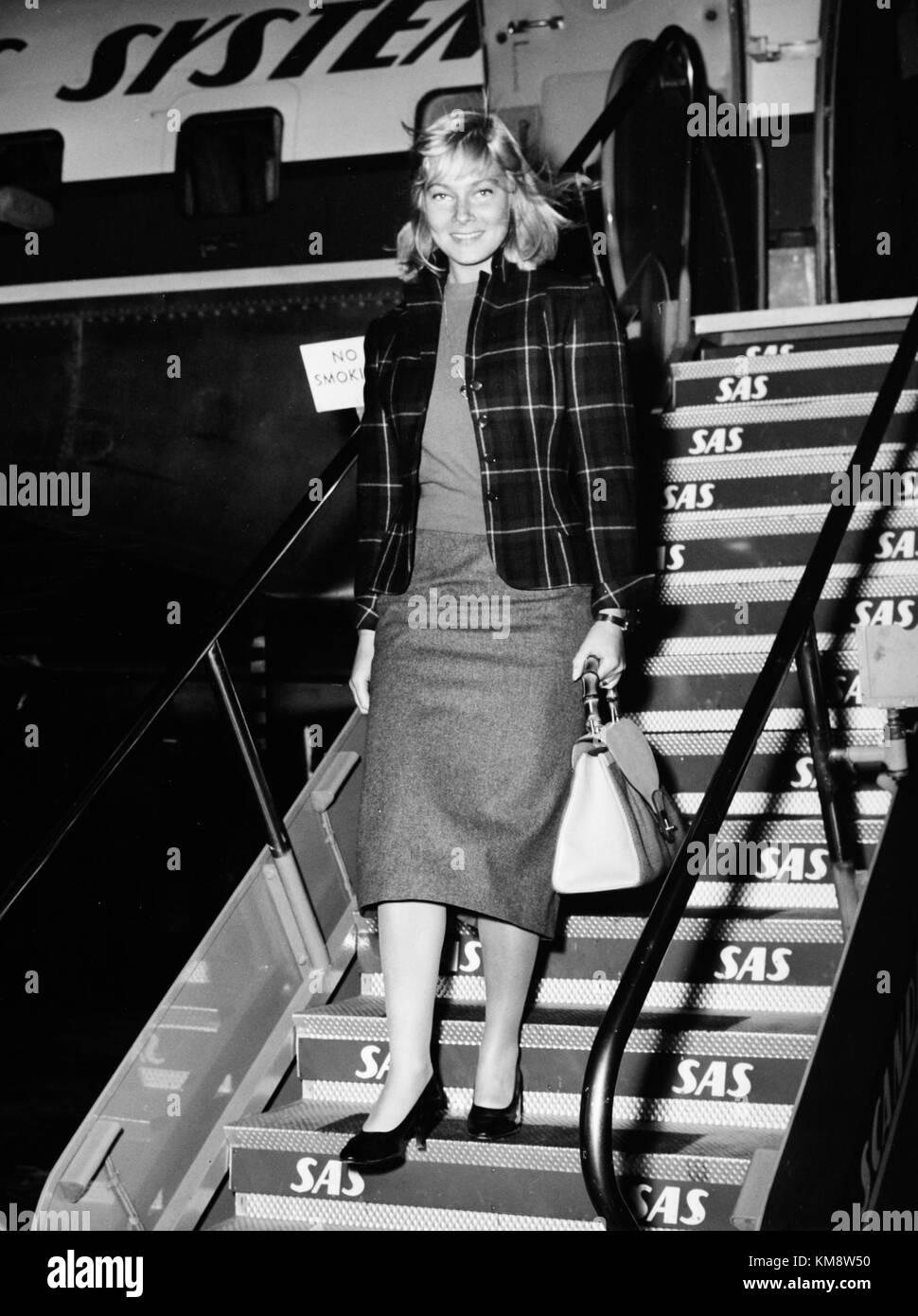 Maybritt Wilkens, un'attrice svedese, è ritratta all'aeroporto di Kastrup a Copenaghen. La foto la cattura durante un'apparizione pubblica, evidenziando la sua presenza nel settore dell'intrattenimento. Foto Stock