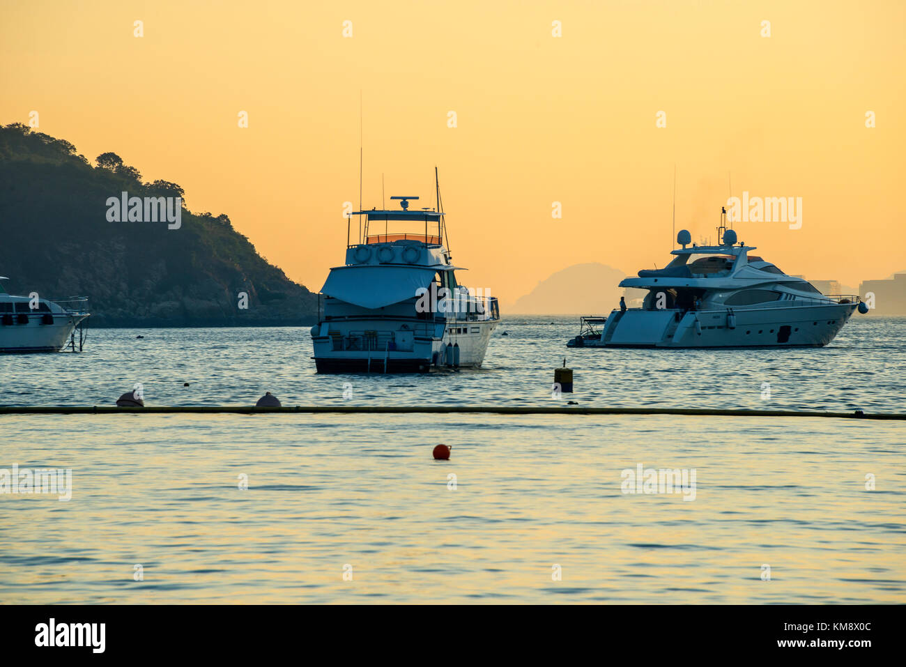 Imbarcazioni da diporto al deep water bay, tramonto, hong kong Foto Stock
