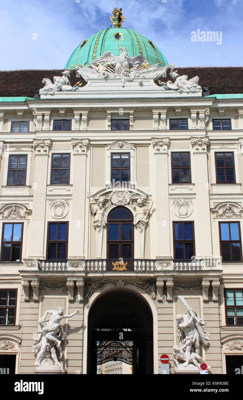 Facciata del palazzo di Hofburg a Vienna, in Austria Foto Stock