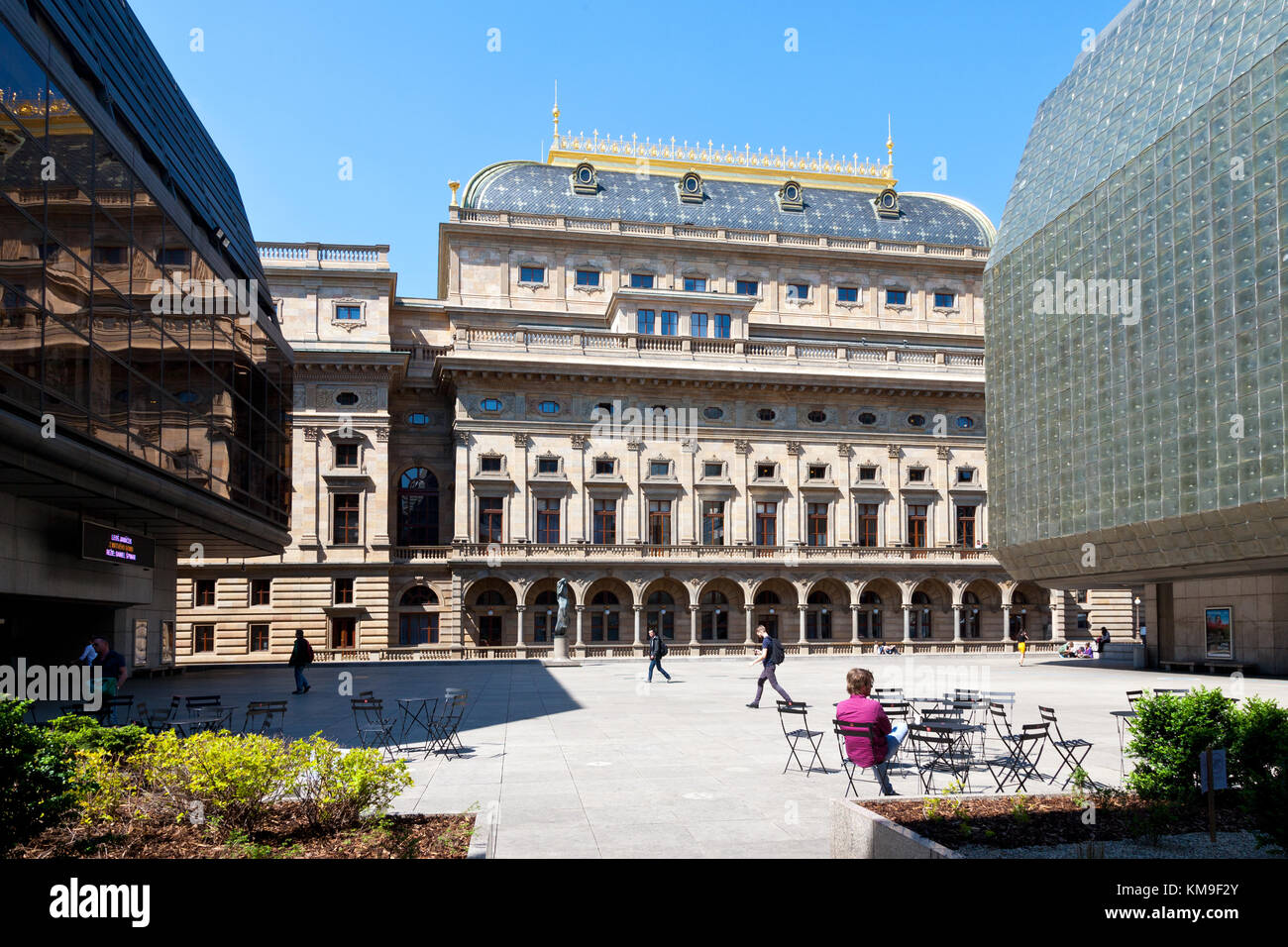 Narodni divadlo (1883) a Nová scéna (1983), stare Mesto (UNESCO), Praha, Ceska Republika / Teatro Nazionale e Nuova scena, Città Vecchia (UNESCO), Praga, Foto Stock