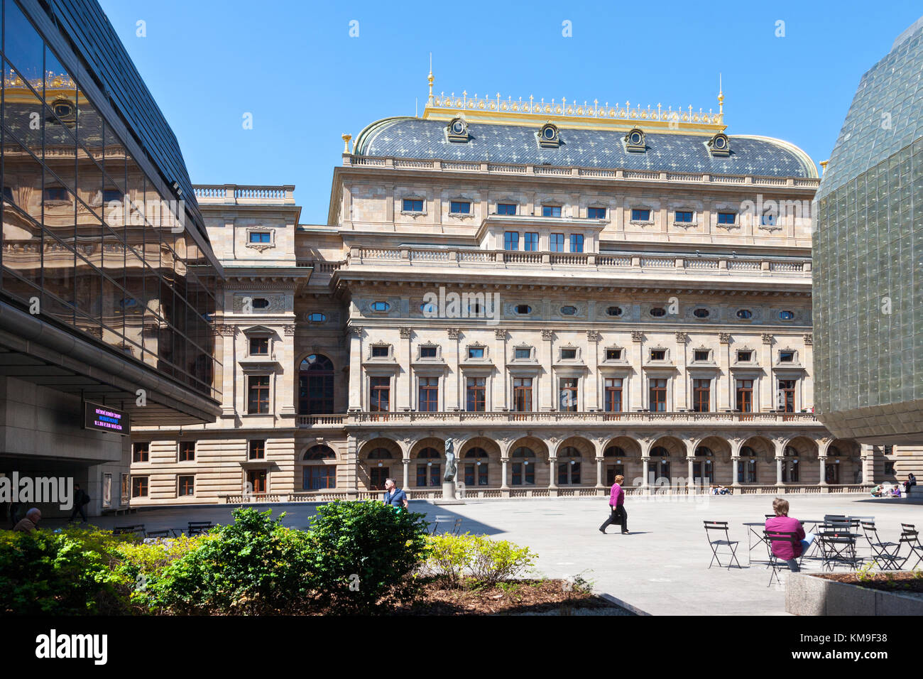 Narodni divadlo (1883) a Nová scéna (1983), stare Mesto (UNESCO), Praha, Ceska Republika / Teatro Nazionale e Nuova scena, Città Vecchia (UNESCO), Praga, Foto Stock