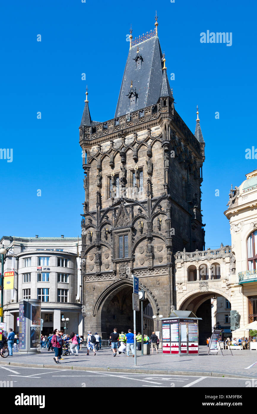 Porta delle polveri tardo gotiche (1475, architetto Matej Rejsek, Prasna brana), Città Vecchia, Praga, repubblica Ceca Foto Stock