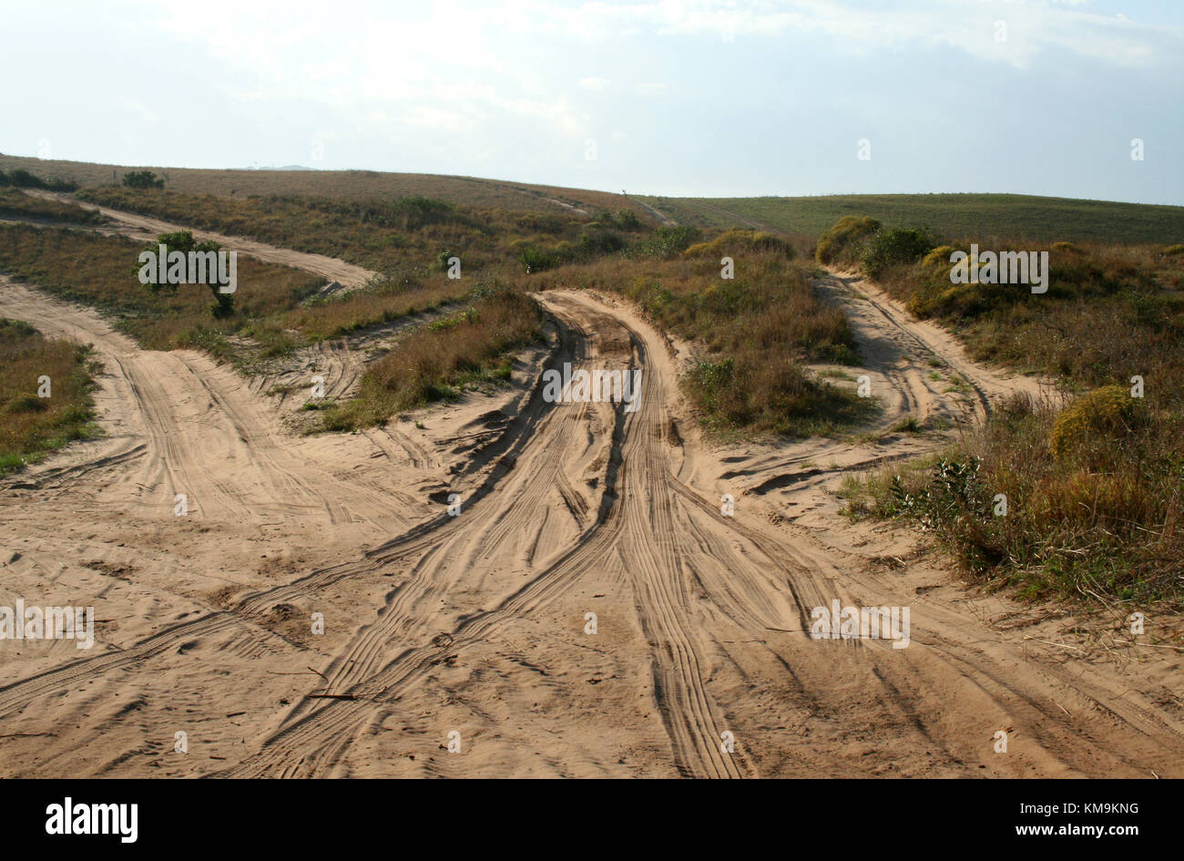 Le strade di sabbia che conduce a Ponta do Oura, Mozambico Foto Stock