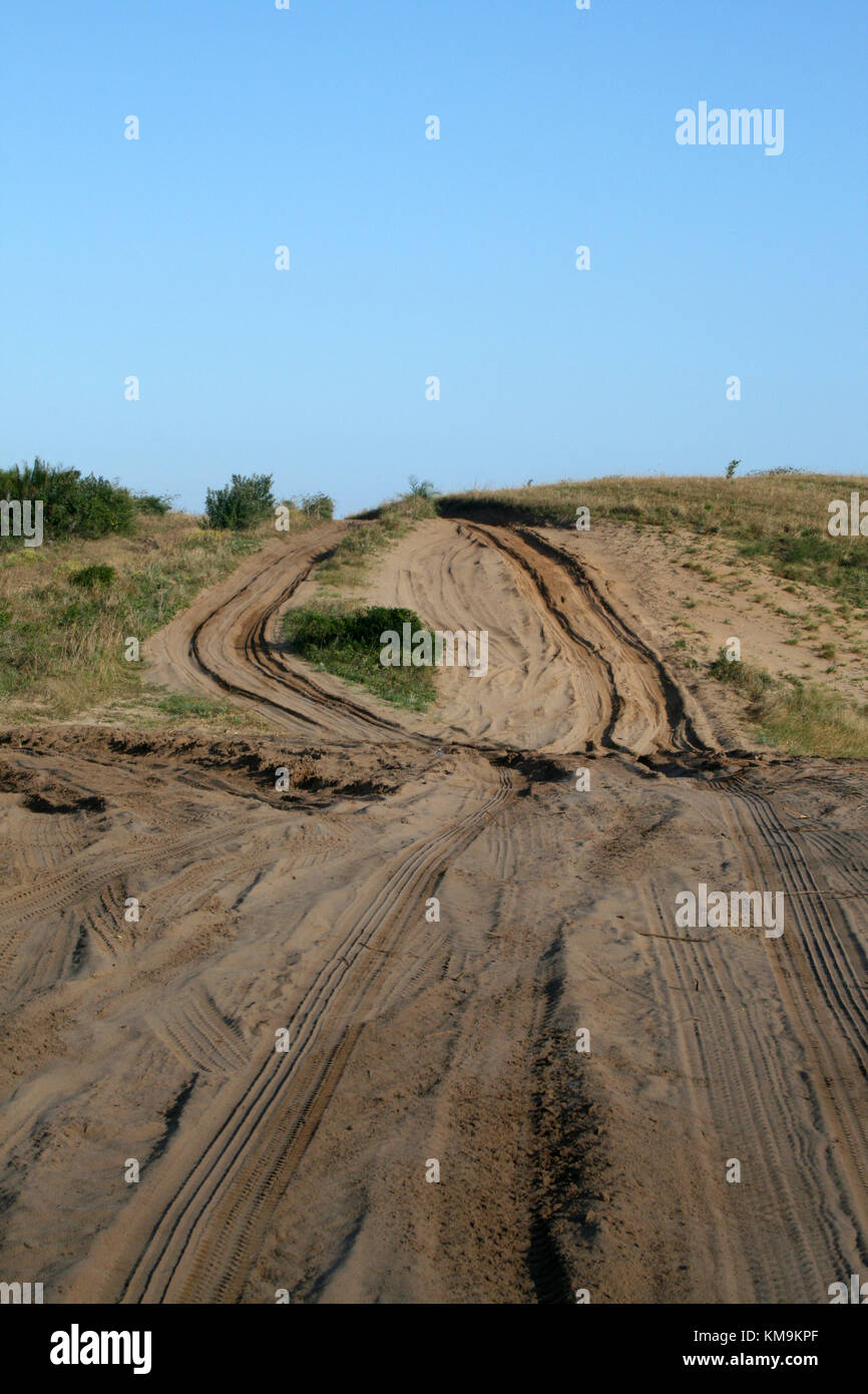 Le strade di sabbia che conduce a Ponta do Oura, Mozambico Foto Stock