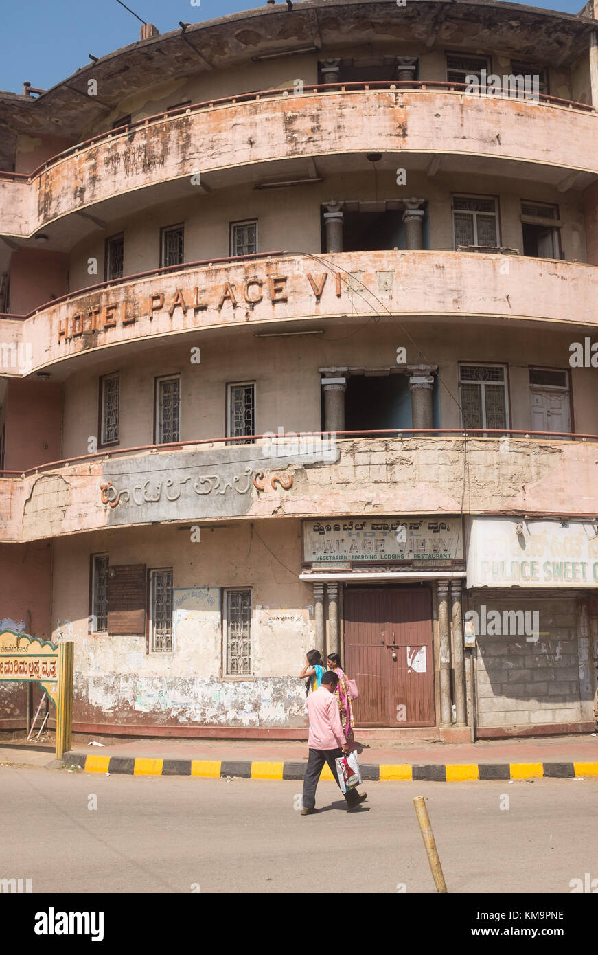Edificio fatiscente, Mysore, Karnataka, India. Foto Stock