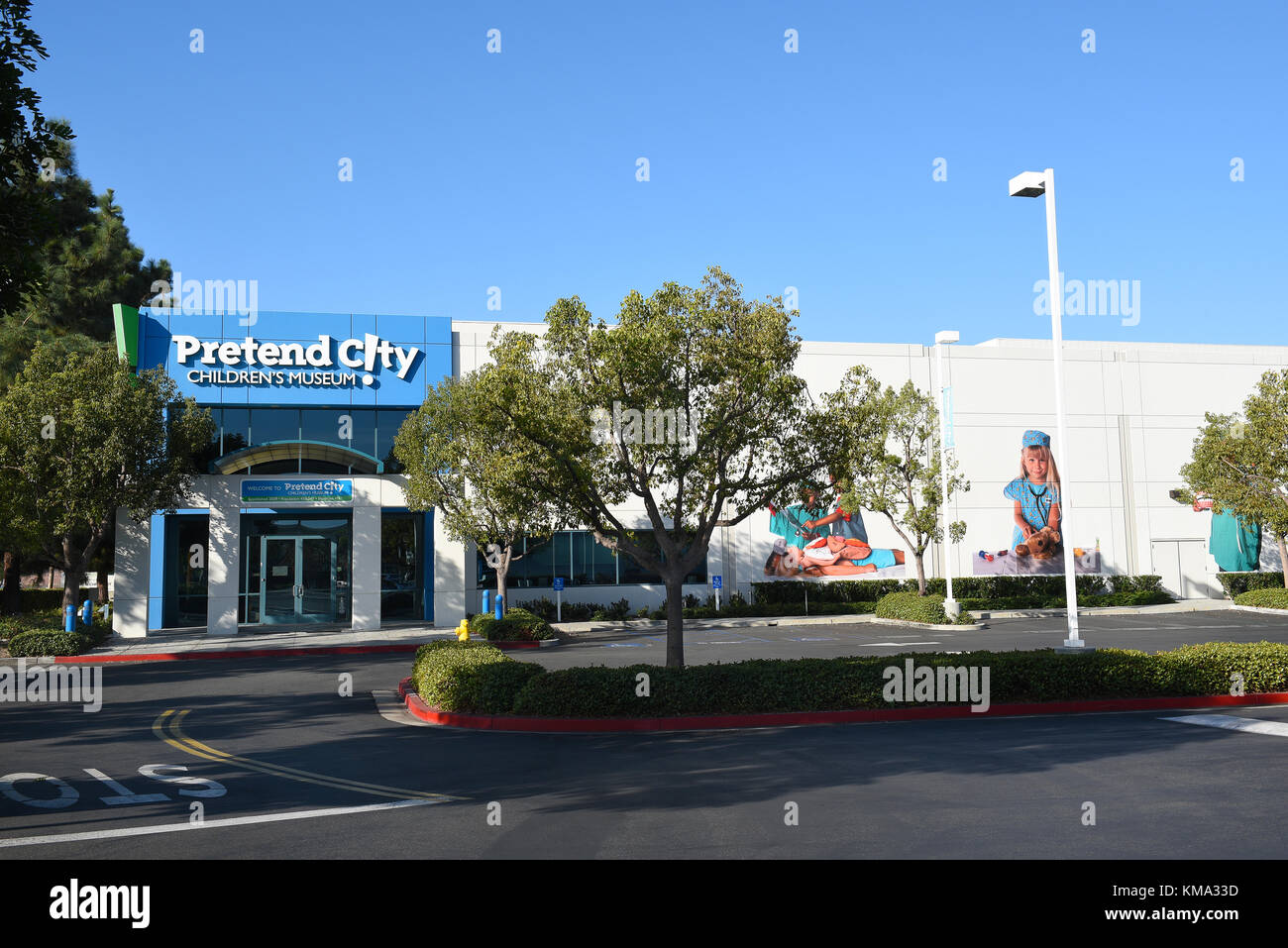 Irvine, CA - Novembre 11, 2017: fingere città museo per bambini. Il museo dispone di 17 mostre interattive progettato come una piccola città interconnessi. Foto Stock