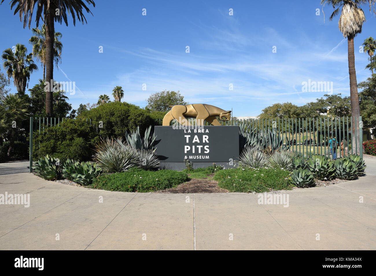 Los Angeles - Novembre 24, 2017: La Brea Tar Pits entrata segno. Il tar pit e hancock park sono situati all'interno di quello che una volta era la terra messicana Foto Stock