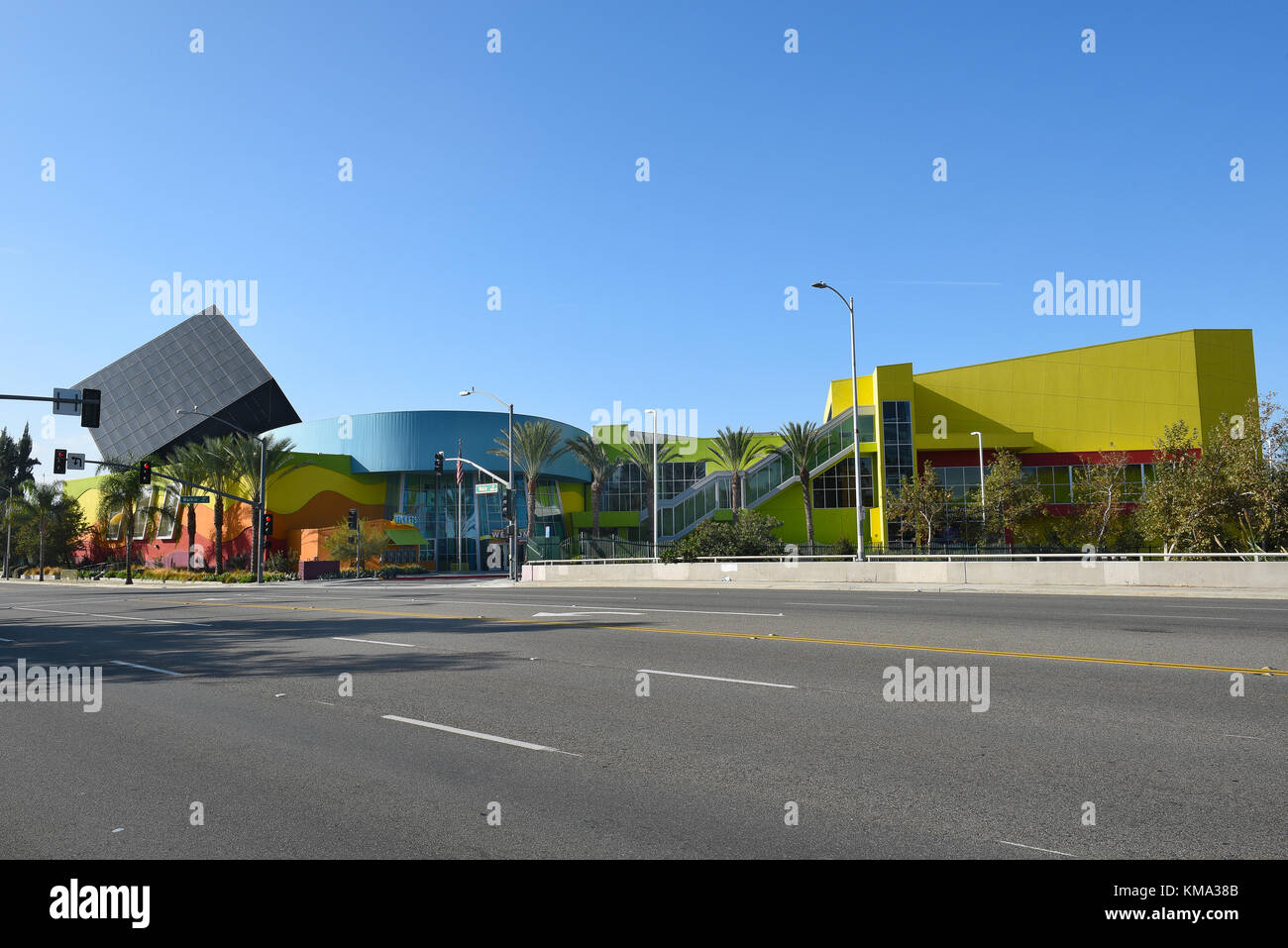 IRIVNE, CA - Novembre 11, 2017: Scoperta Cube Orange County. Un museo della scienza in Santa Ana, California, con più di cento oggetti manipolabili. Foto Stock