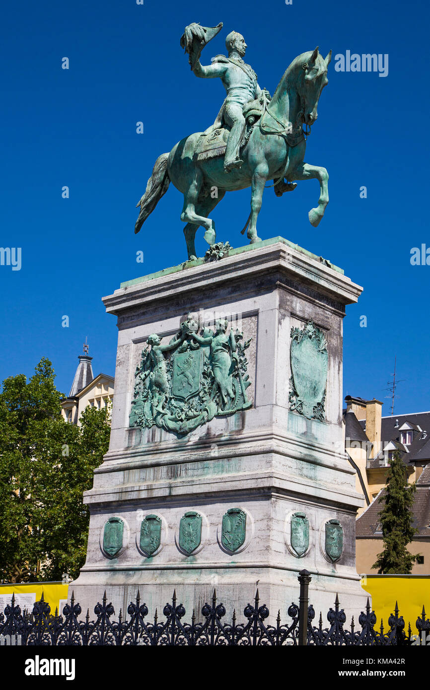 Statua equestre in onore del re e della Grand Ducal Wilhelmm II., Wilhelms square, città di Lussemburgo, Lussemburgo, Europa Foto Stock