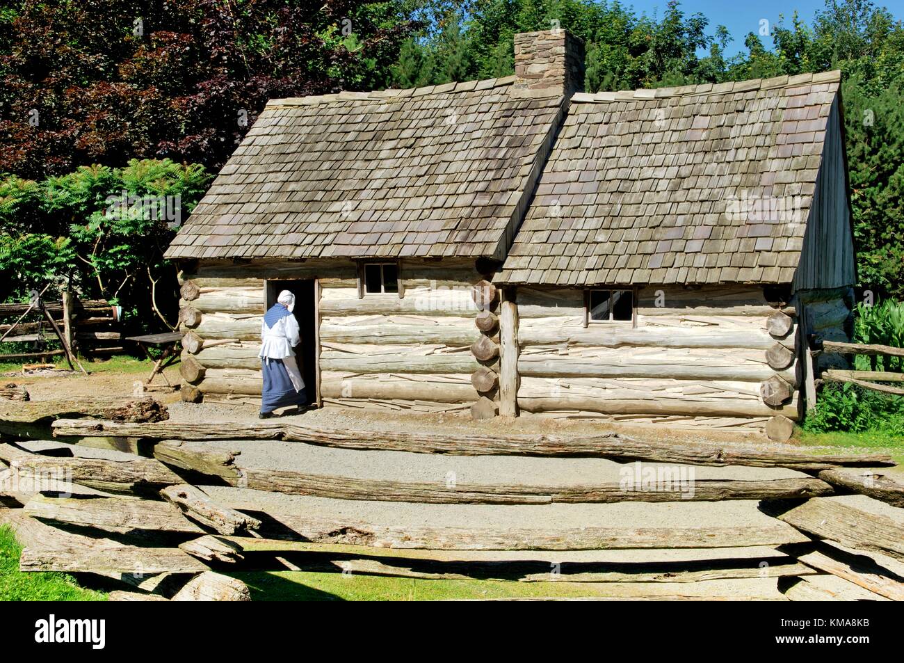 Ulster American Folk Park, County Tyrone, Irlanda. Ricostruzione della Pennsylvania log cabin vissuto dal xix c. ulster emigranti Foto Stock