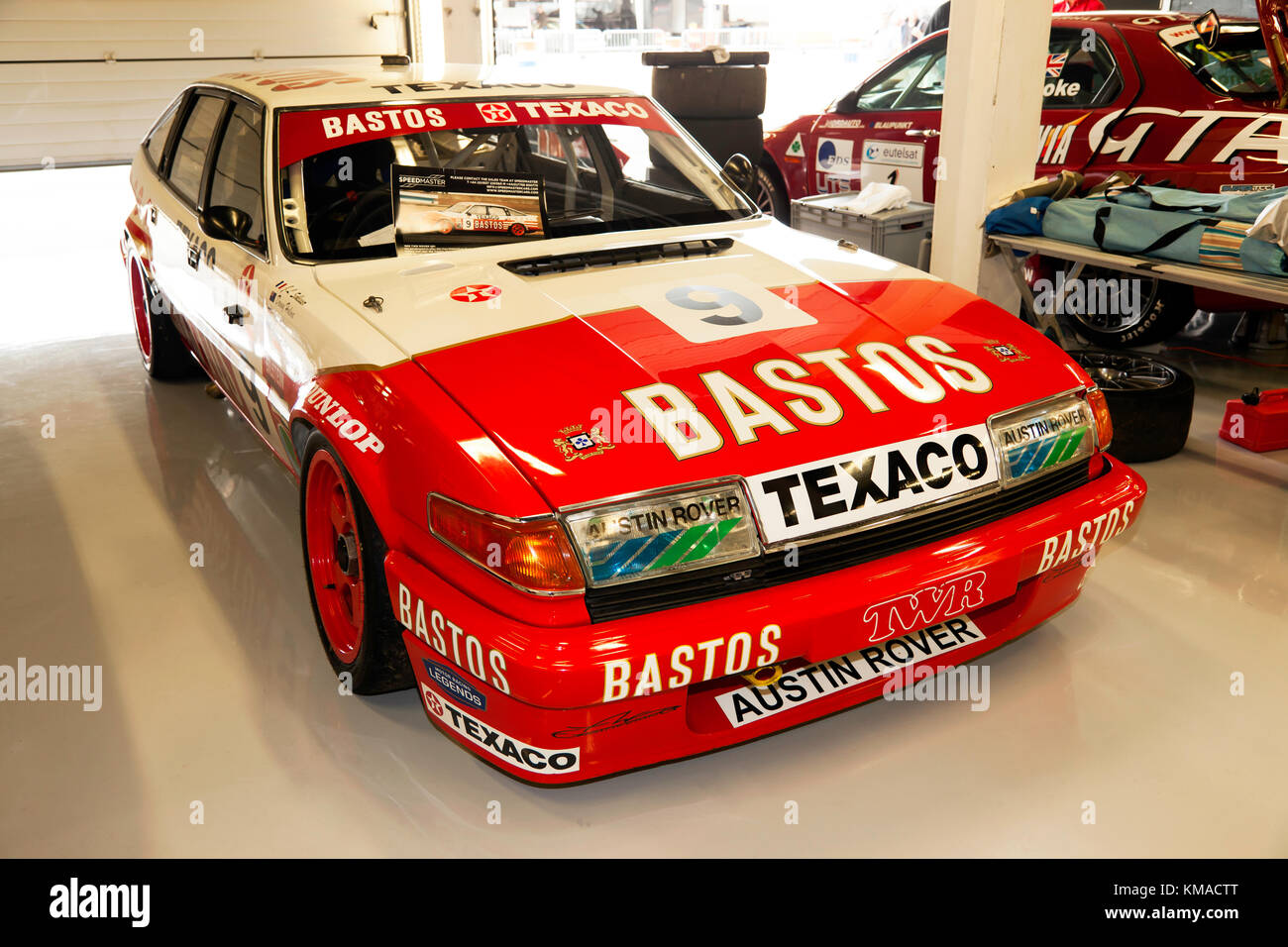 Un 1985 twr rover sd1 touring car nella fossa internazionale garage al 2017 silverstone classic Foto Stock