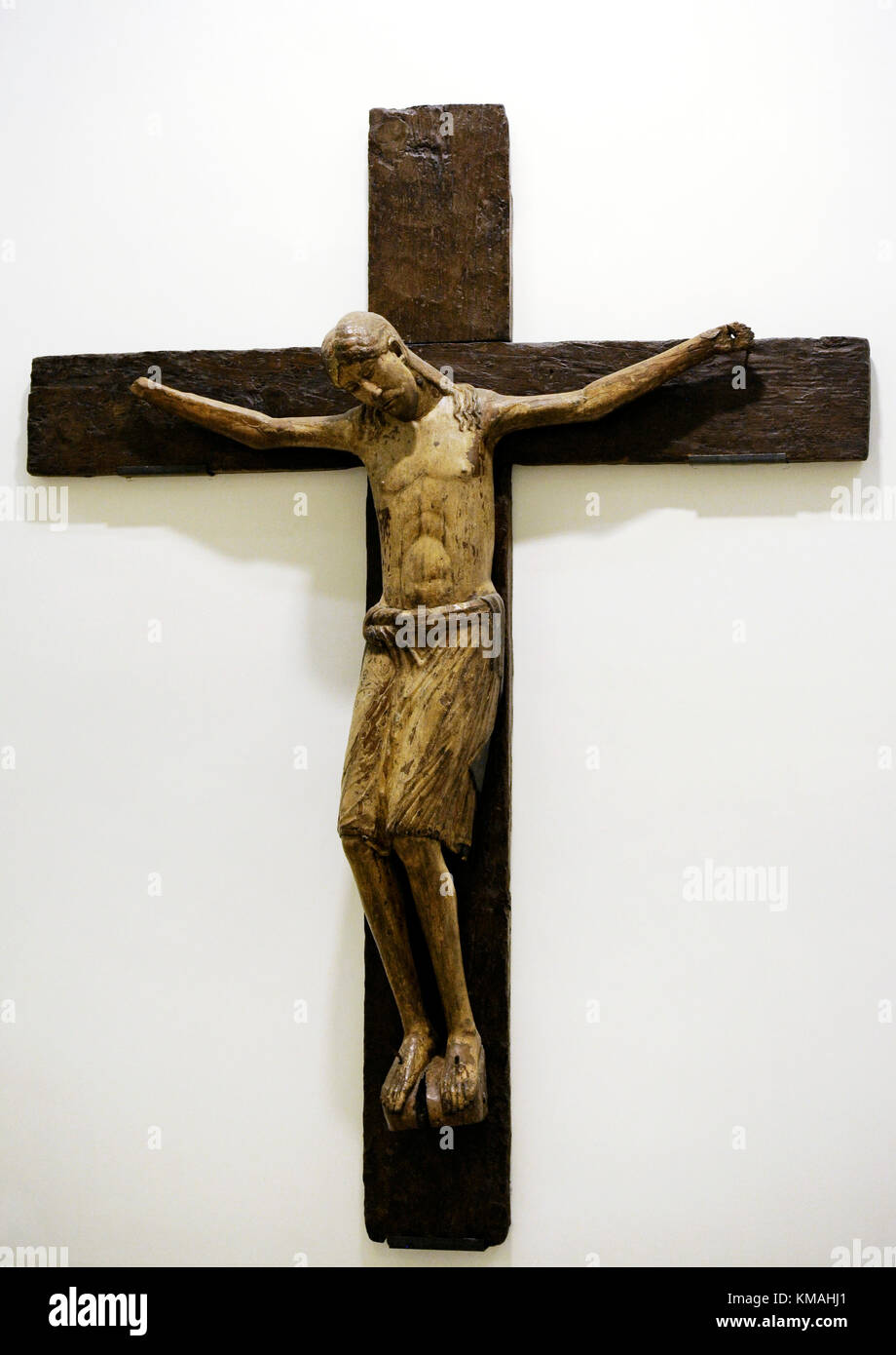 Artista sconosciuto. Prima metà del XIII secolo. crocifisso in legno di noce intagliato e dipinto, museo nazionale di Capodimonte Napoli. L'Italia. Foto Stock