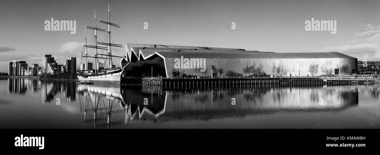 Una vista del fiume Clyde, che include la tall ship e Riverside Museum. Foto Stock