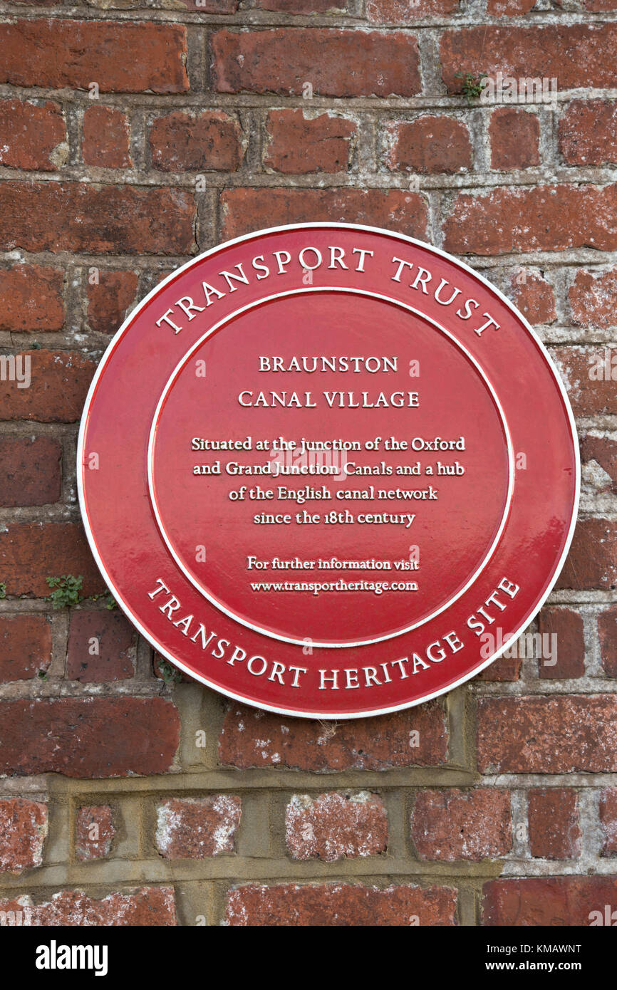 Un Trust di trasporto di placca Braunston canal villaggio sul canale di Oxford, England, Regno Unito Foto Stock