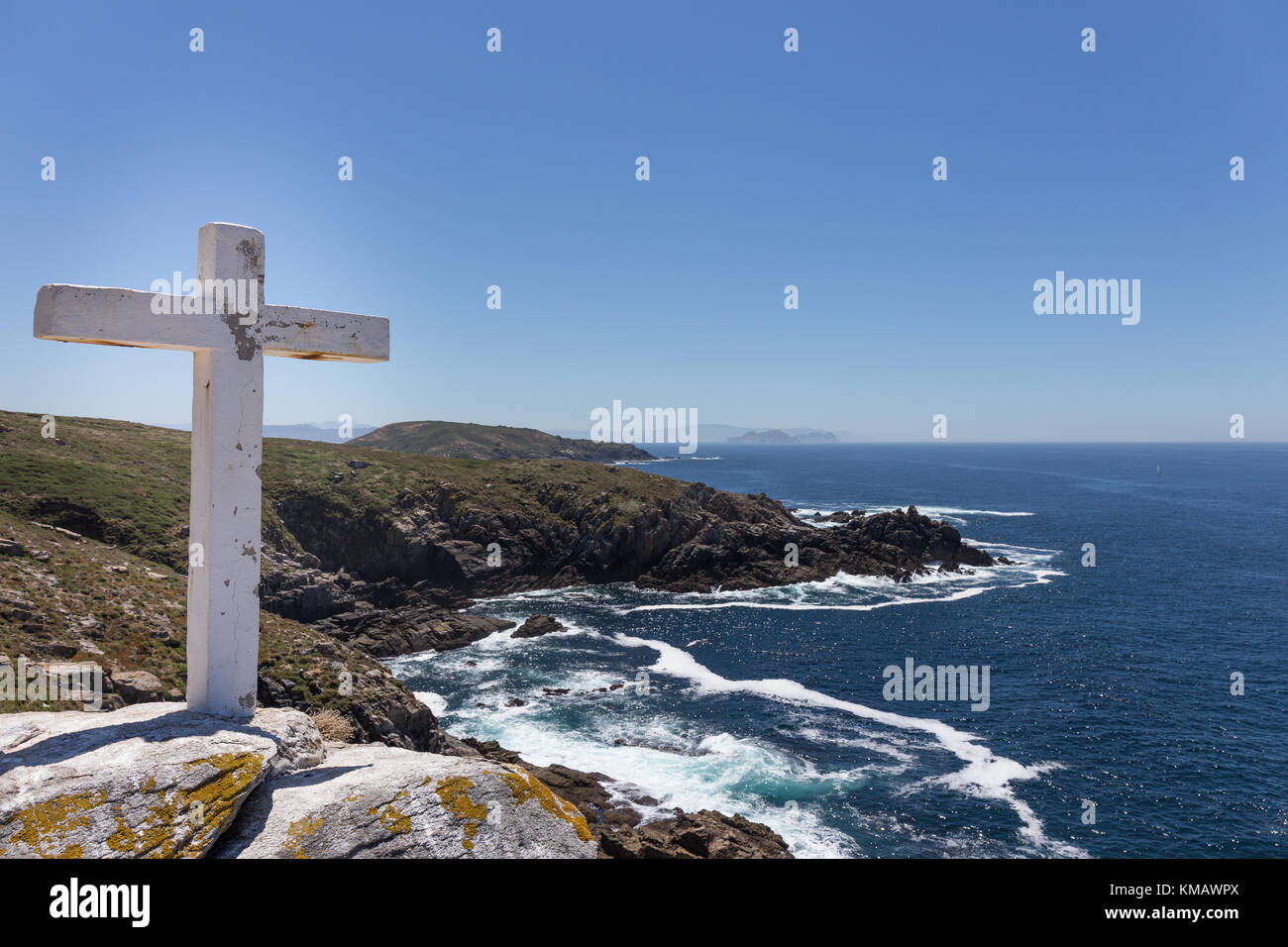 Vista dalla croce al Buraco do Inferno a Ons isola, Atlantic Islands National Park, Pontevedra, Galizia, Spagna Foto Stock