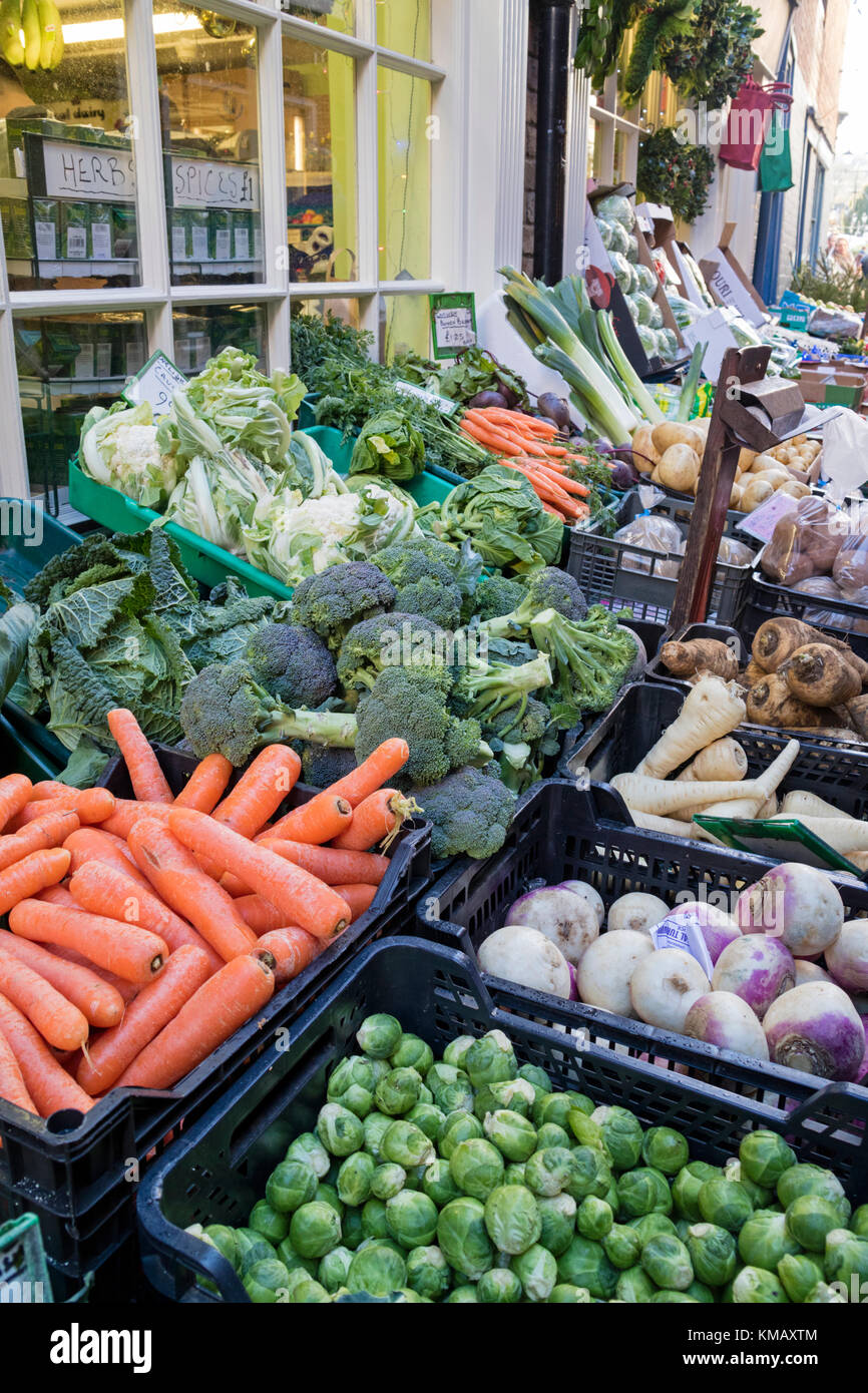 Un indipendente di frutta e verdura shop, England, Regno Unito Foto Stock