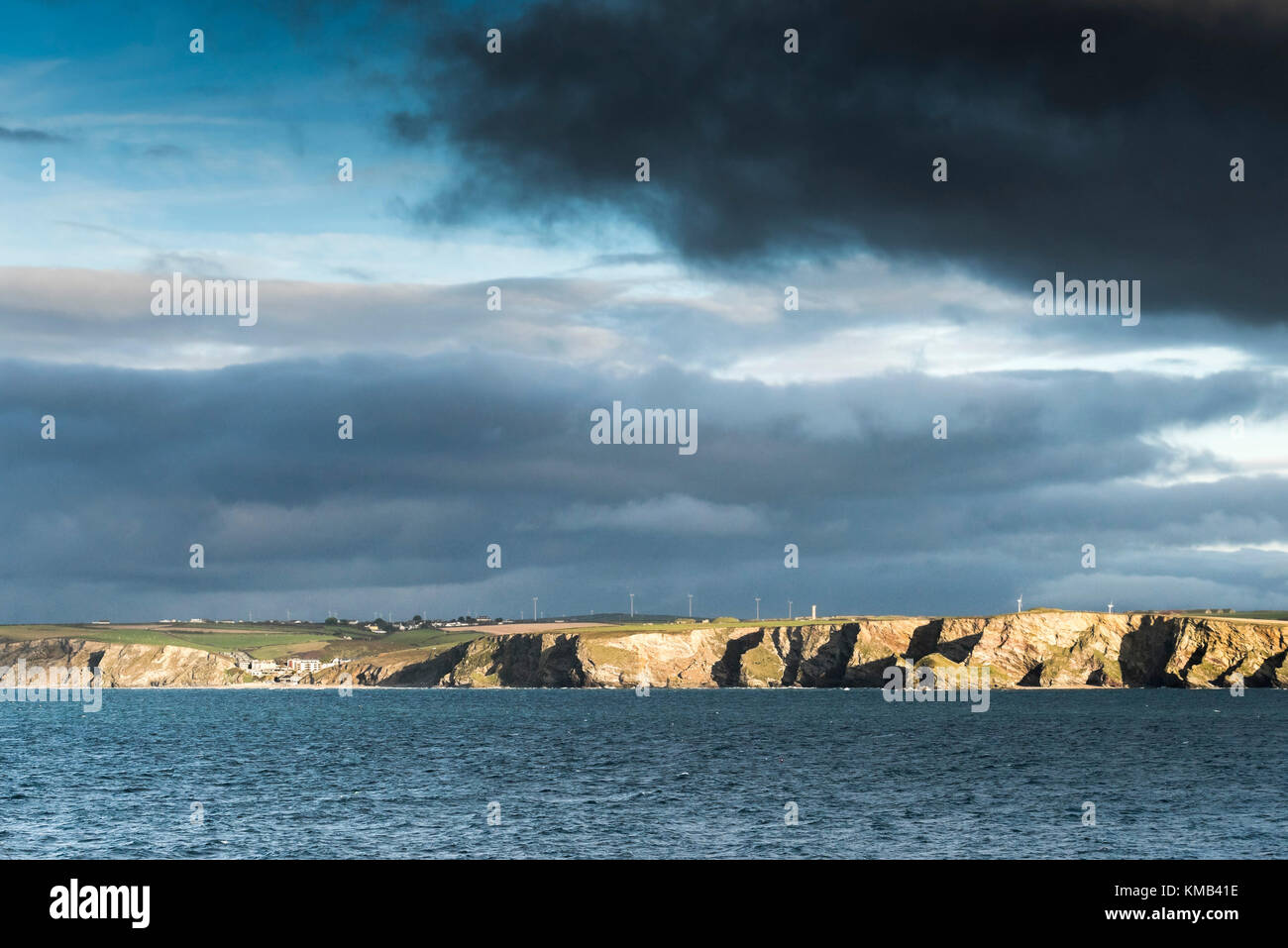 Luce serale sulla costa nord della Cornovaglia. Foto Stock