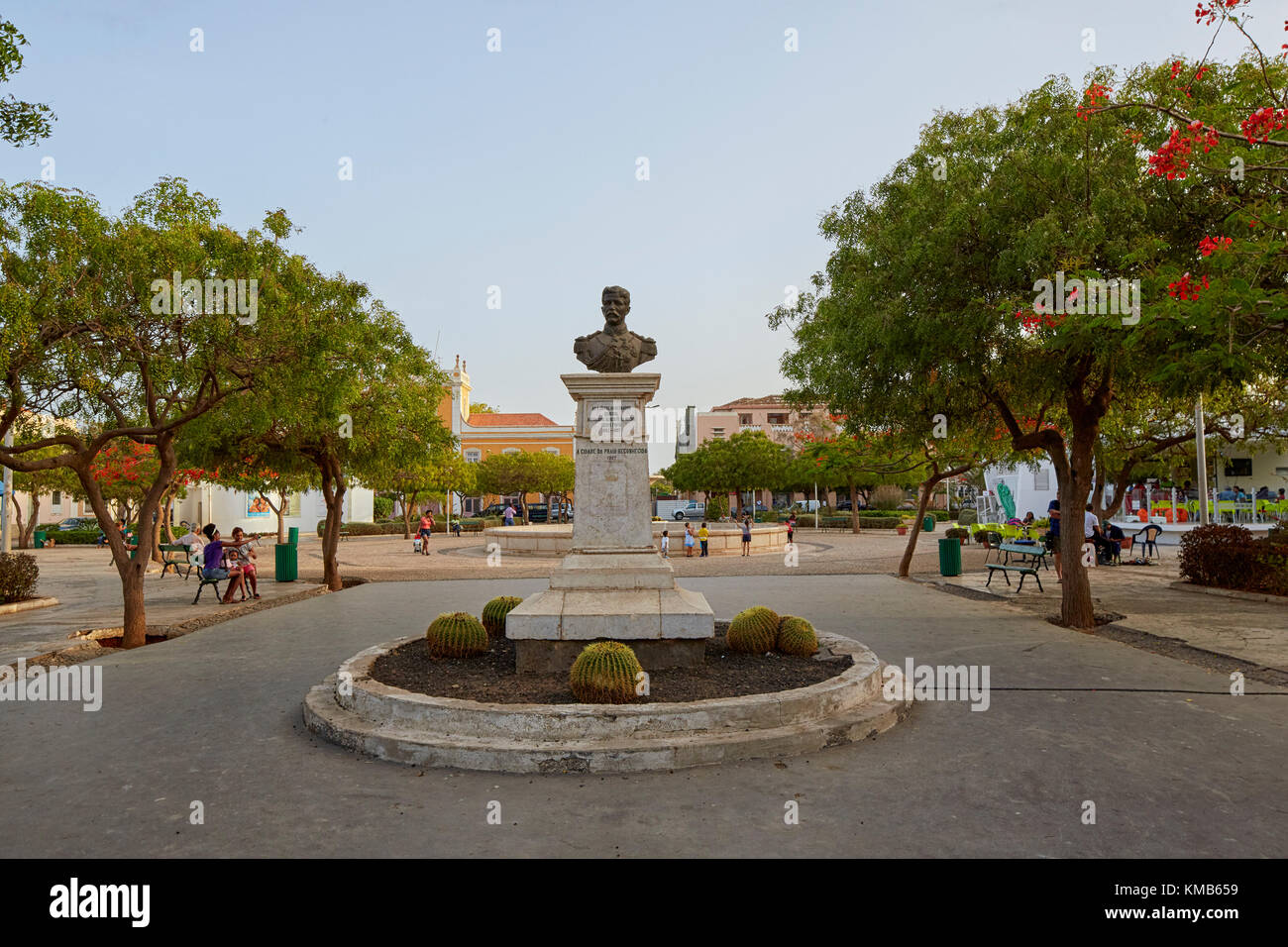 Governatore Generale Alexandre Alberto da Rocha (Alexandre de Serpa Pinto) statua in Albuquerque quadrato (Praça Alexandre Albuquerque), Praia, Santiago, Ca Foto Stock