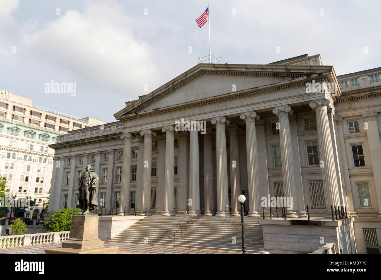 Vista esterna del Tesoro edificio (Dipartimento del Tesoro Federal Credit Union) in Washington DC, Stati Uniti. Foto Stock
