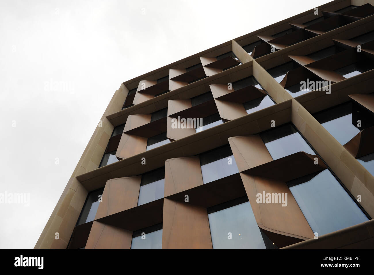 La Bloomberg sede europea a 2 Queen Victoria St, Londra in Inghilterra. L'edificio è stato progettato da Norman Foster di Foster + Partners Foto Stock
