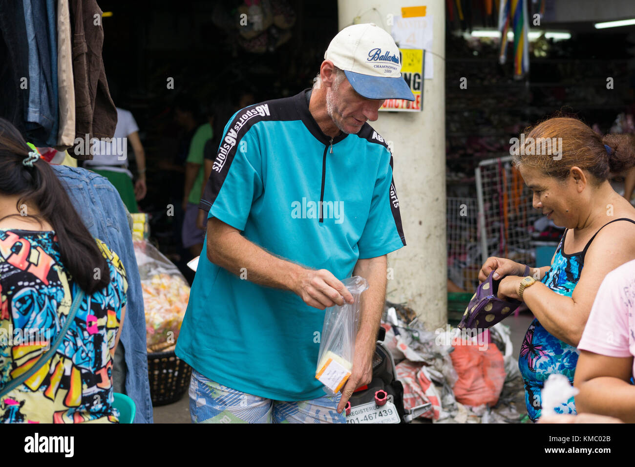 American National - un espatriati nelle Filippine che vendono sapone nel mercato del carbonio, Cebu City, Filippine Foto Stock