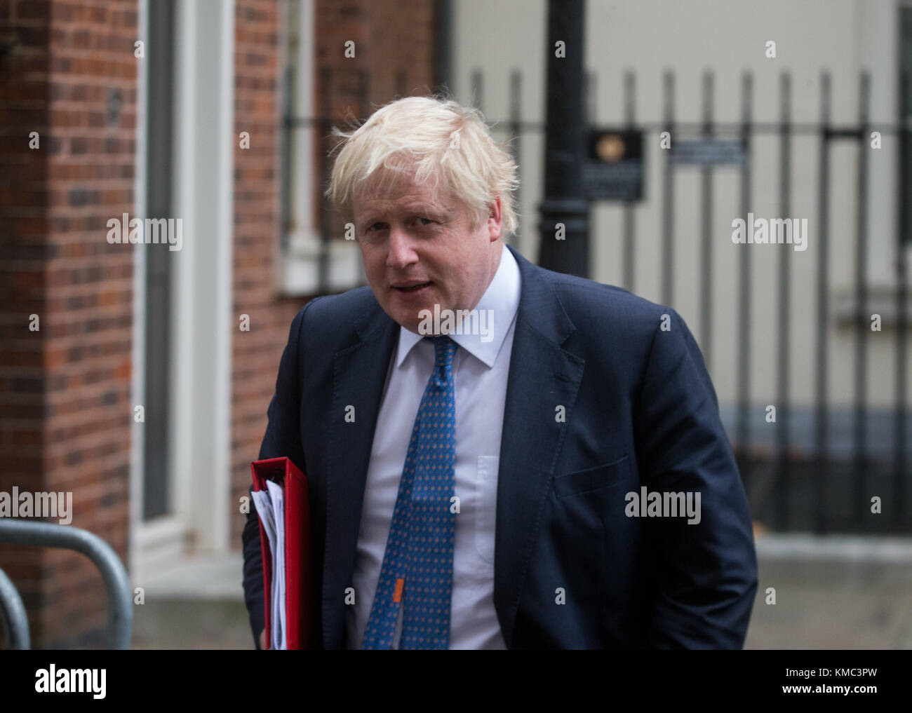 Foreign and Commonwealth Segretario, Boris Johnson, foglie 10 Downing Street, dopo una riunione del gabinetto Foto Stock