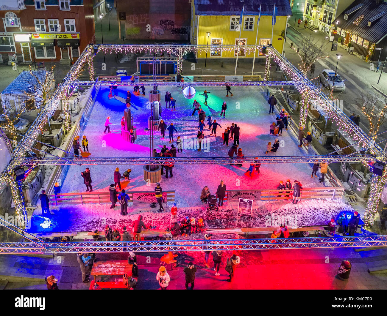 Pista di Pattinaggio su ghiaccio, inverno, Reykjavik, Islanda. Questa immagine viene girato utilizzando un drone. Foto Stock