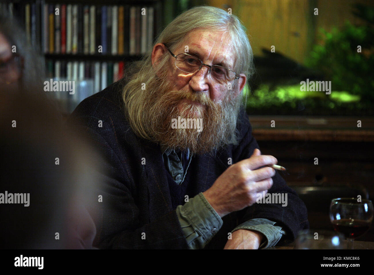 Vratislav brabenec, membro della leggendaria band di musica persone di plastica dell'universo, la conferenza stampa in occasione del nuovo cd maska za maskou in unija Foto Stock