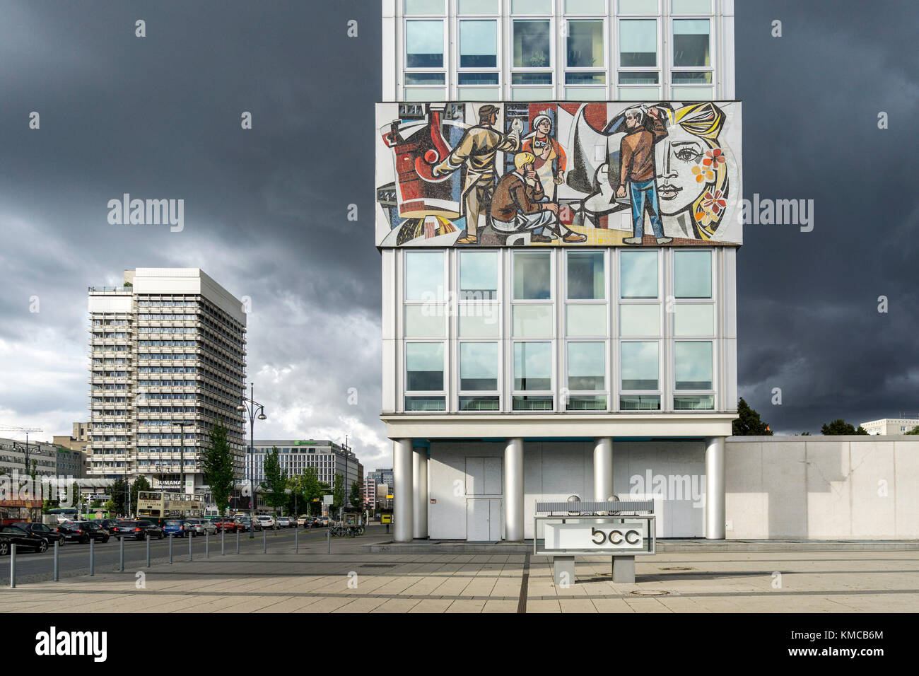 Haus des Lehrers. L'architetto Hermann Henselmann 1964, BCC, centro congressi, Berlino Foto Stock