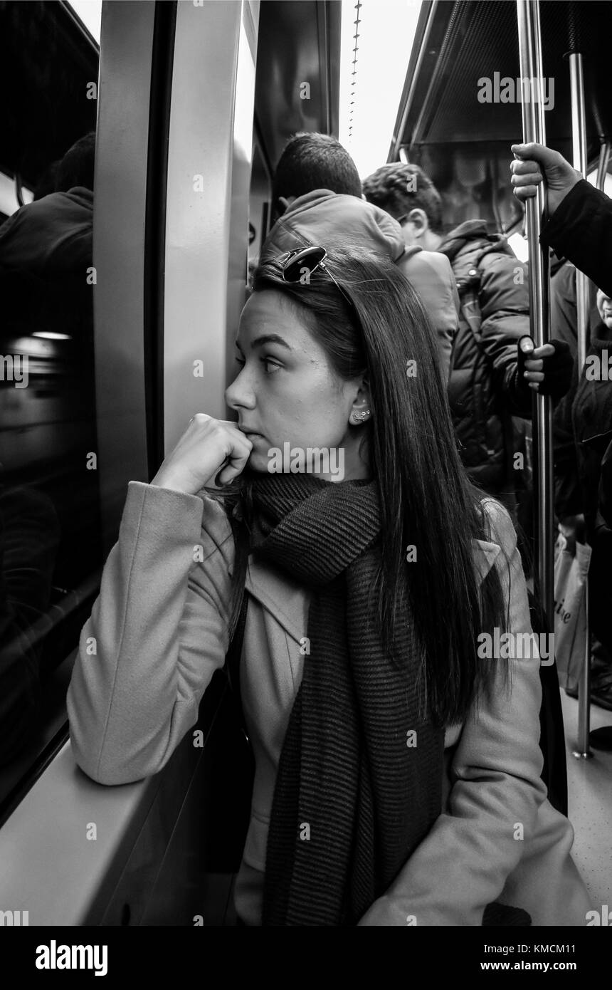 Ritratto di una ragazza nella metropolitana di Torino, Piemonte, Italia Foto Stock