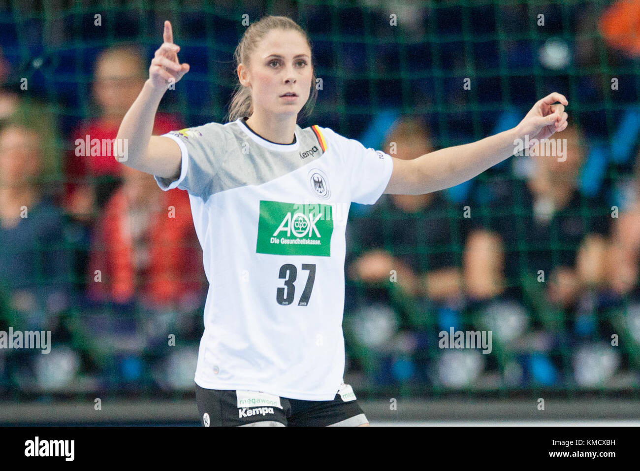 Lipsia, Germania. 5 dicembre 2017. Alicia STOLLE (GER), Vorrunde Gruppe D, Germania (GER) - Serbien (SRB) 22:22, AM 05.12.2017 a Lipsia/Germania. Handball Weltmeisterschaft der Frauen in Germania 2017, vom 01.12. - 17.12.2017. |utilizzo del credito mondiale: dpa/Alamy Live News Foto Stock