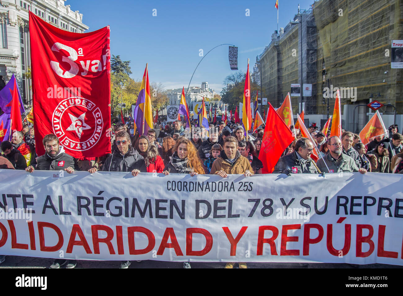 Madrid, Spagna. 06 Dic, 2017. Madrid 6 dicembre 2017 ala sinistra repubblicana manifestanti spagnola contro il re di Spagna Credito: Alberto Ramírez Sibaja/Alamy Live News Foto Stock