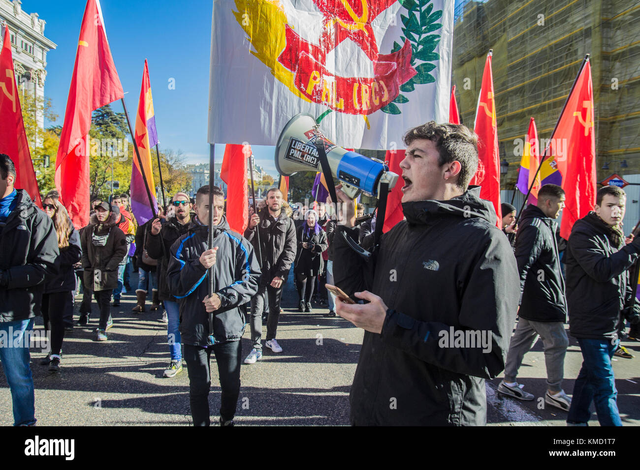 Madrid, Spagna. 06 Dic, 2017. Madrid 6 dicembre 2017 ala sinistra repubblicana manifestanti spagnola contro il re di Spagna Credito: Alberto Ramírez Sibaja/Alamy Live News Foto Stock