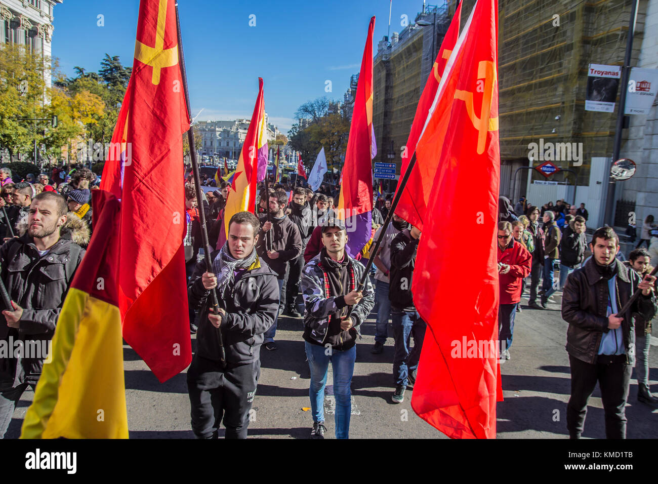 Madrid, Spagna. 06 Dic, 2017. Madrid 6 dicembre 2017 ala sinistra repubblicana manifestanti spagnola contro il re di Spagna Credito: Alberto Ramírez Sibaja/Alamy Live News Foto Stock