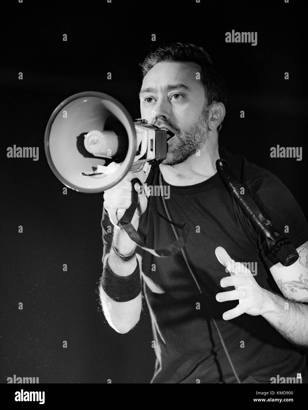 Las Vegas, Nevada, Stati Uniti. 6th dicembre 2017. Copertura ***HOUSE*** Rise Against Perform at X107.5 Holiday Havoc Concert at Hard Rock Hotel & Casino a Las vegas, NV, il 6 dicembre 2017. Credit: Erik Kabik Photography/Media Punch/Alamy Live News Foto Stock