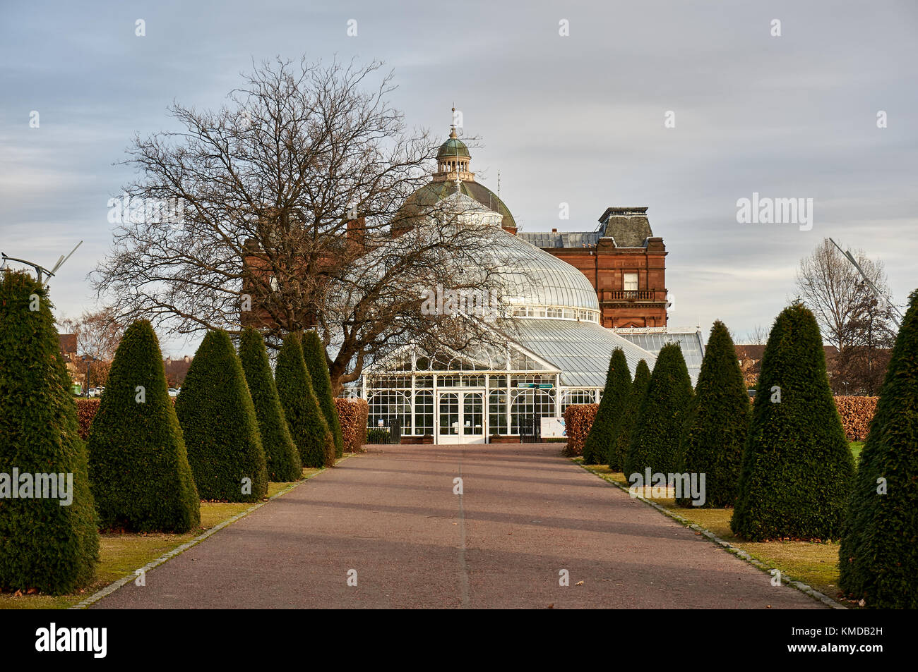 Glasgow, Regno Unito - 1 Dicembre 2017 : Palazzo del Popolo situato nel famoso Glasgow Green Park serve come un giardino d'inverno, di una caffetteria e di un museo. Foto Stock