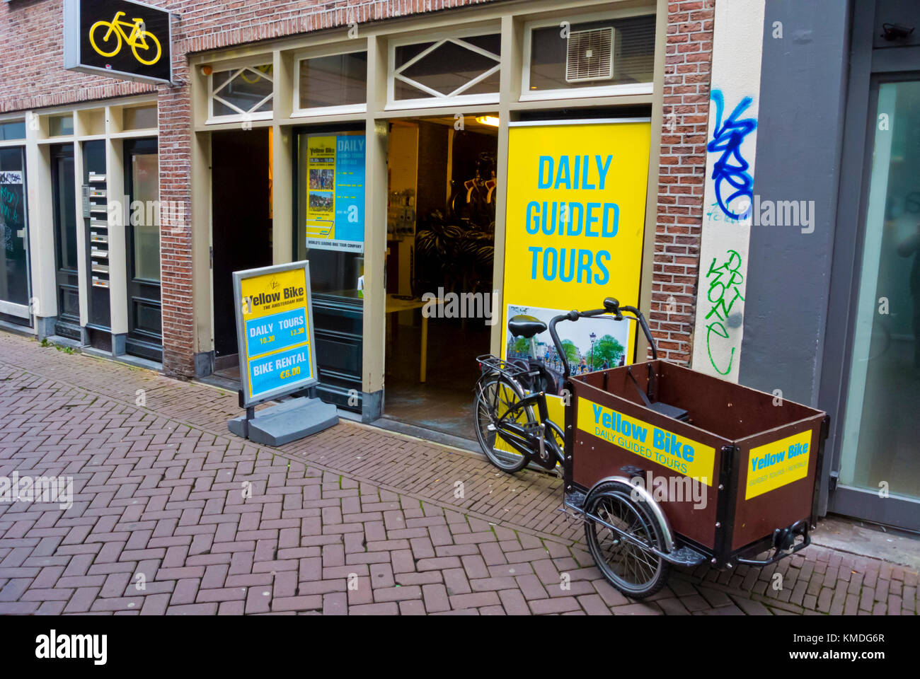 Giallo bike, noleggio biciclette e bike tour company, Amsterdam, Paesi Bassi Foto Stock